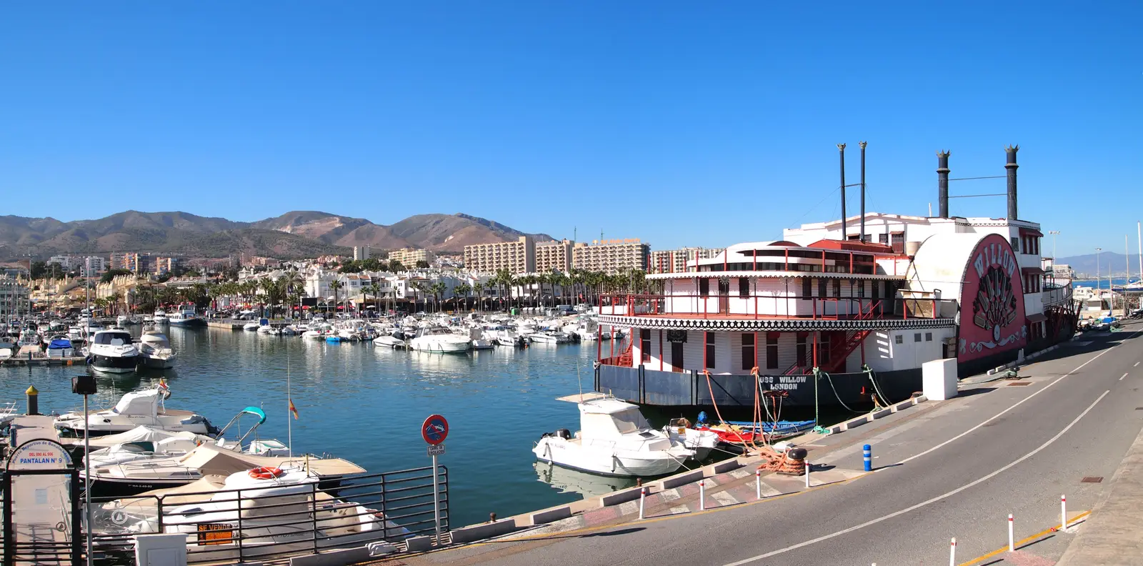 Puerto Marina i Benalmádena, vanlig utgångspunkt för båtturer nära Torremolinos